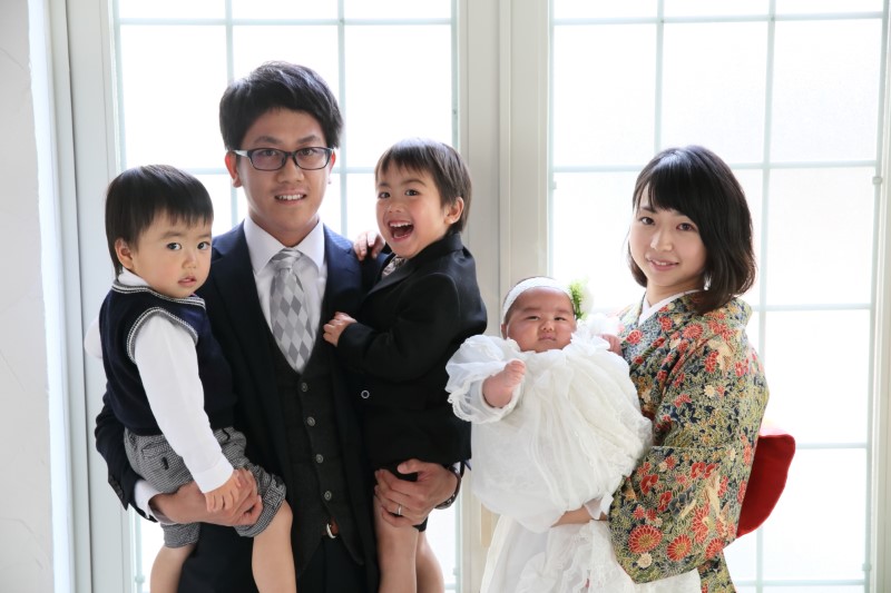 年賀状に家族写真を載せてもいい 注意点やおしゃれな撮影方法を紹介 ふぉとるプラス 写真がもっと好きになる総合webメディア