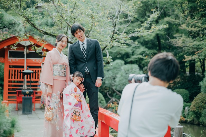 家族写真をおしゃれに撮るための方法を徹底解説 服装やポーズが重要 ふぉとるプラス 写真がもっと好きになる総合webメディア 家族写真をおしゃれに撮るための方法を徹底解説 服装やポーズが重要 ふぉとるプラス 写真がもっと好きになる総合webメディア