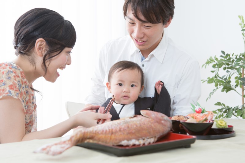 お食い初めはいつまでに行うべき？やり方や必要なものについて解説