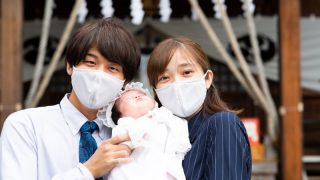 夏にお宮参りをする際の服装はどうすればいい 選び方や注意点を解説 ふぉとるプラス 写真がもっと好きになる総合webメディア