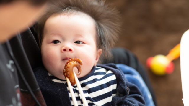 お食い初めで食べさせる物の順番は決まっている 準備方法を徹底解説 ふぉとるプラス 写真がもっと好きになる総合webメディア