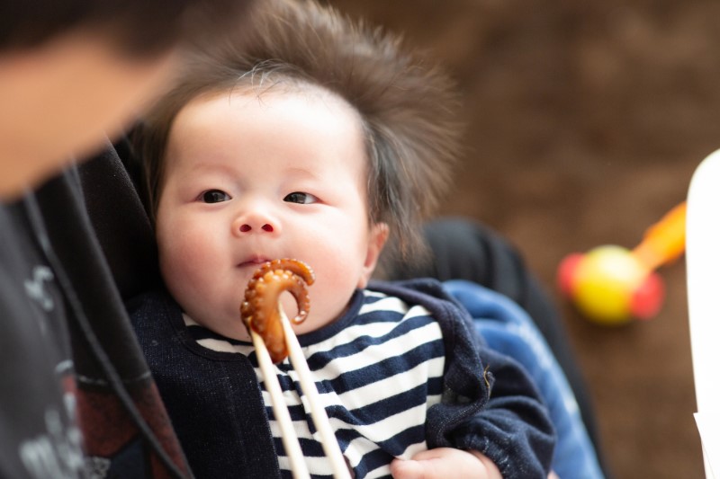 お食い初めで食べさせる物の順番は決まっている！準備方法を徹底解説