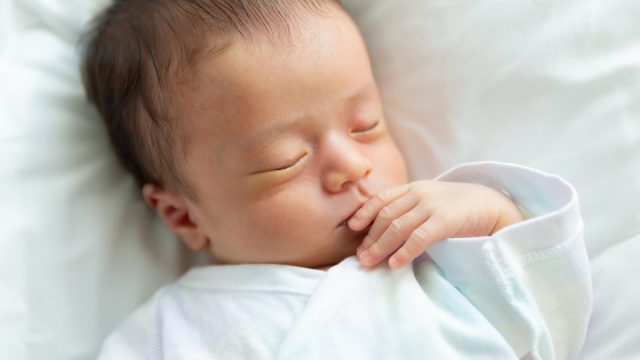 ニューボーンフォトを安く撮影する方法を紹介 出張撮影サービスがおすすめ ふぉとるプラス 写真がもっと好きになる総合webメディア