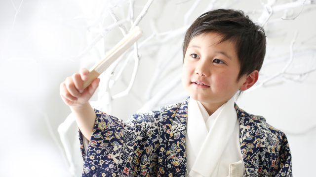 女の子の七五三におすすめの髪型を紹介 3歳と7歳で人気の髪が異なる ふぉとるプラス 写真がもっと好きになる総合webメディア 女の子の七五三におすすめの髪型を紹介 3歳と7歳で人気の髪が異なる ふぉとるプラス 写真がもっと好きになる総合webメディア