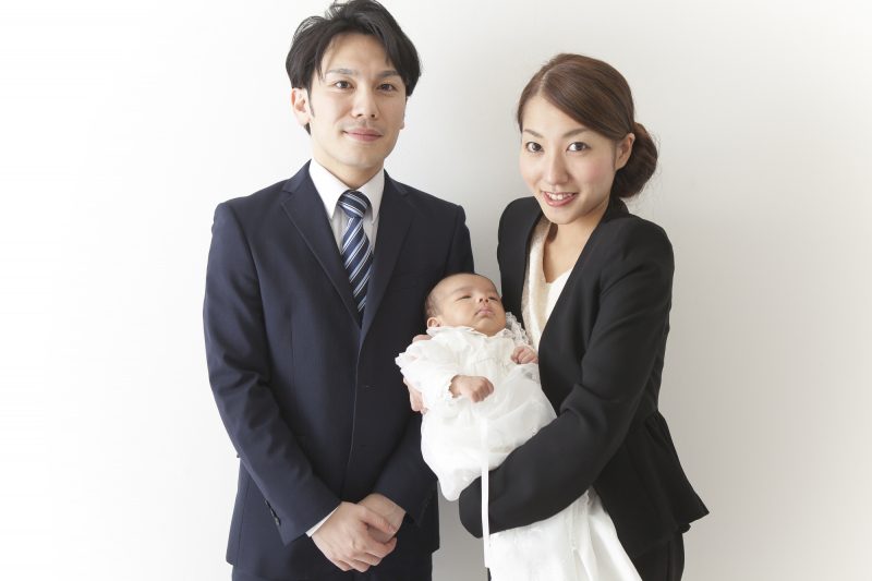 お宮参りに普段着で行ってもいいの マナーやルールを徹底解説 ふぉとるプラス 写真がもっと好きになる総合webメディア お宮参りに普段着で行ってもいいの マナーやルールを徹底解説 ふぉとるプラス 写真がもっと好きになる総合webメディア