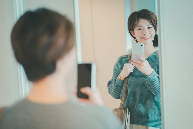 女性/自撮り/鏡/服装