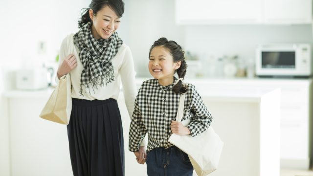 家族写真にはお揃いコーデがおすすめ カジュアルな服装が人気 ふぉとるプラス 写真がもっと好きになる総合webメディア