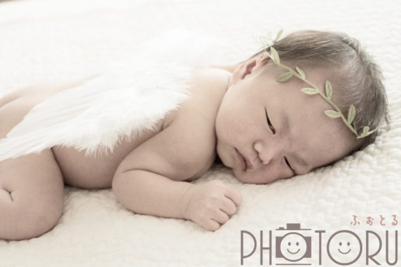 白い布を使って赤ちゃんの撮影をする方法を紹介！購入方法や具体例も