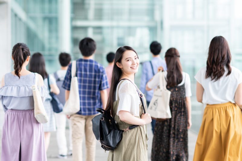 大学生/女性/笑顔
