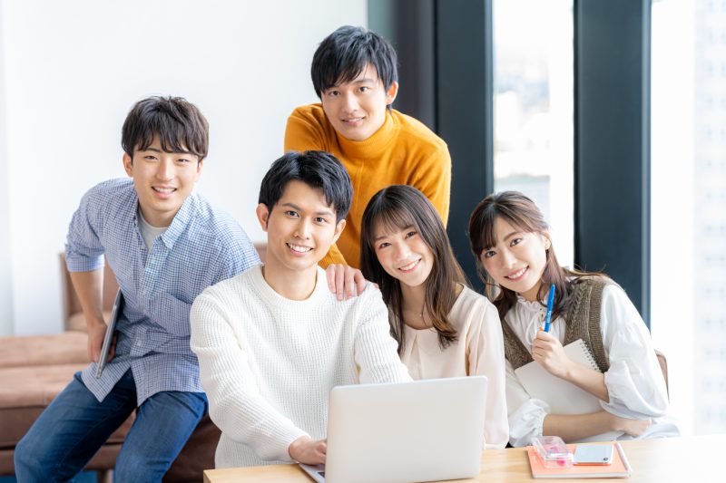 大学生/パソコン/友達