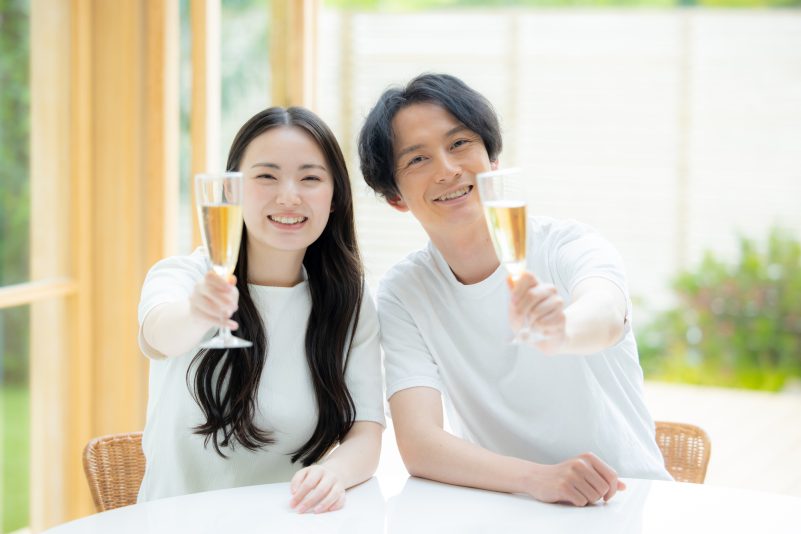 カップル/男女/乾杯
