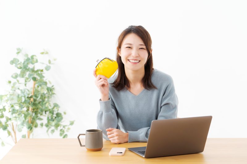 女性/お財布/パソコン