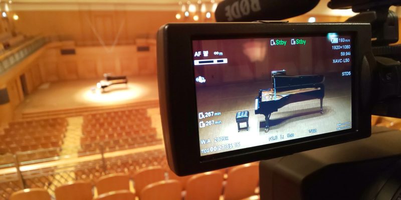 ピアノの発表会/ビデオカメラ/撮影/コンサートホール